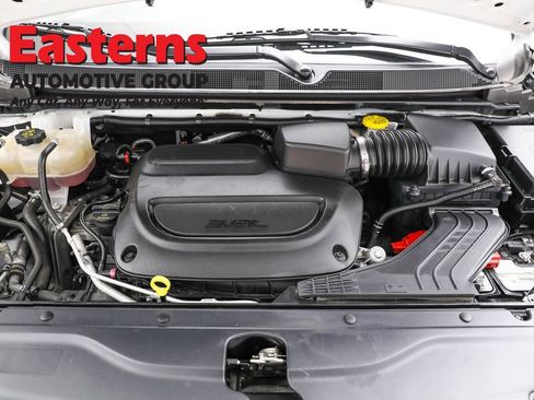 Used 2023 Chrysler Voyager LX image 7