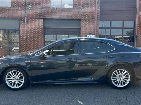 Used 2021 Toyota Camry SE Hybrid FWD image 6