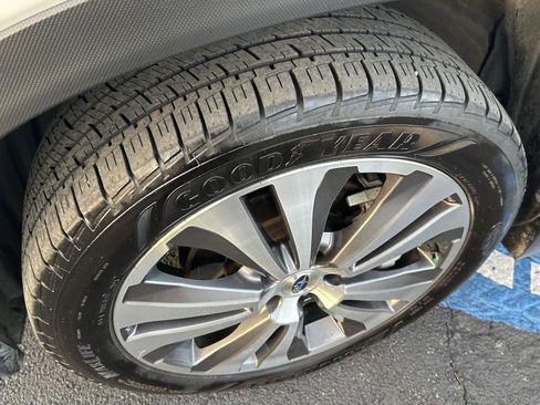 Used 2022 Subaru Ascent Limited w/ Technology Package image 12