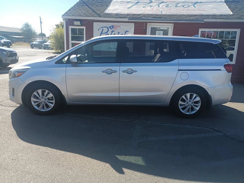 Used 2015 Kia Sedona L FWD image 2