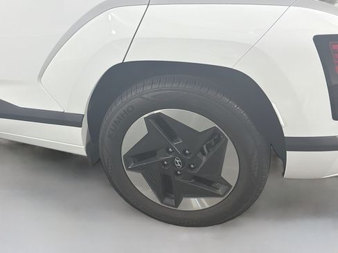 Used 2024 Hyundai Kona SEL FWD image 11