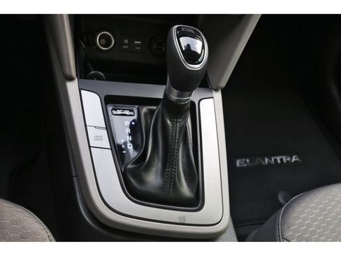 Used 2019 Hyundai Elantra SEL FWD image 28