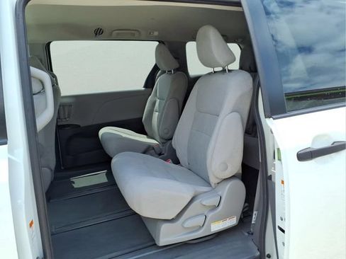 Used 2020 Toyota Sienna L FWD image 22