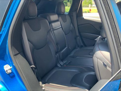 Used 2017 Jeep Cherokee Trailhawk w/ Comfort/Convenience Group image 19