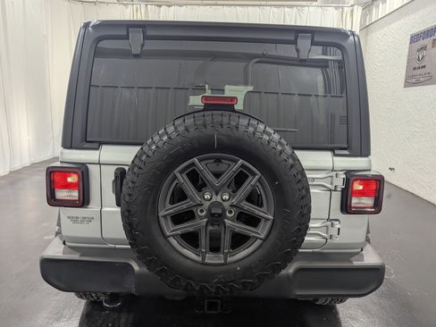 Used 2024 Jeep Wrangler Unlimited Sport image 9