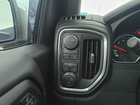 Used 2021 Chevrolet Silverado 1500 LT image 22