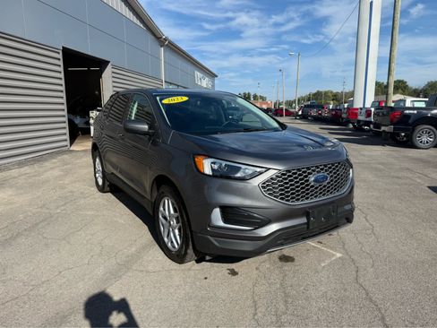 Used 2023 Ford Edge SEL image 2