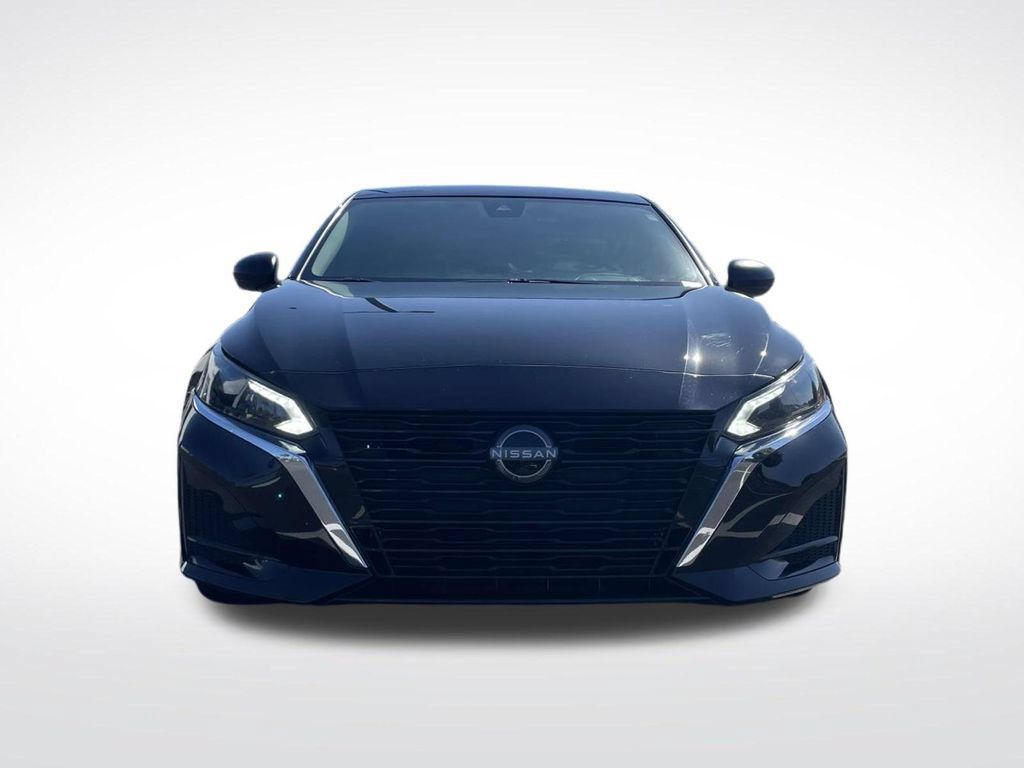 Used 2024 Nissan Altima 2.5 SV FWD image 2