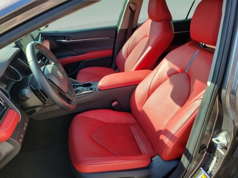 Used 2022 Toyota Camry XSE FWD image 9