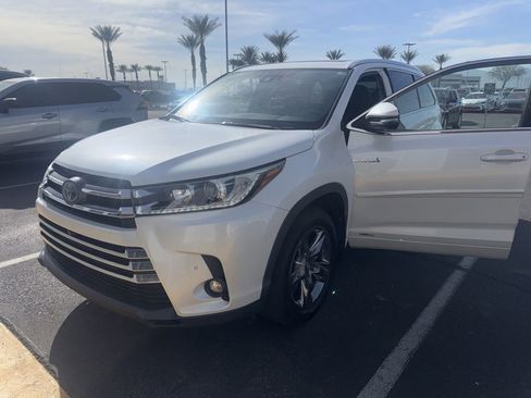 Used 2019 Toyota Highlander Limited image 3