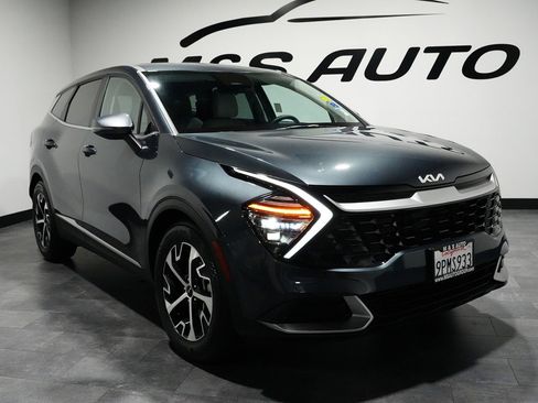 Used 2025 Kia Sportage EX image 7