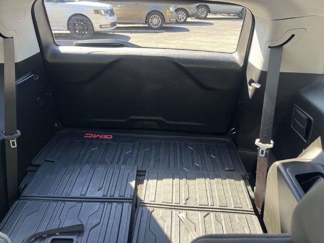 Used 2023 GMC Acadia AT4 w/ Technology Package AWD/4WD image 32