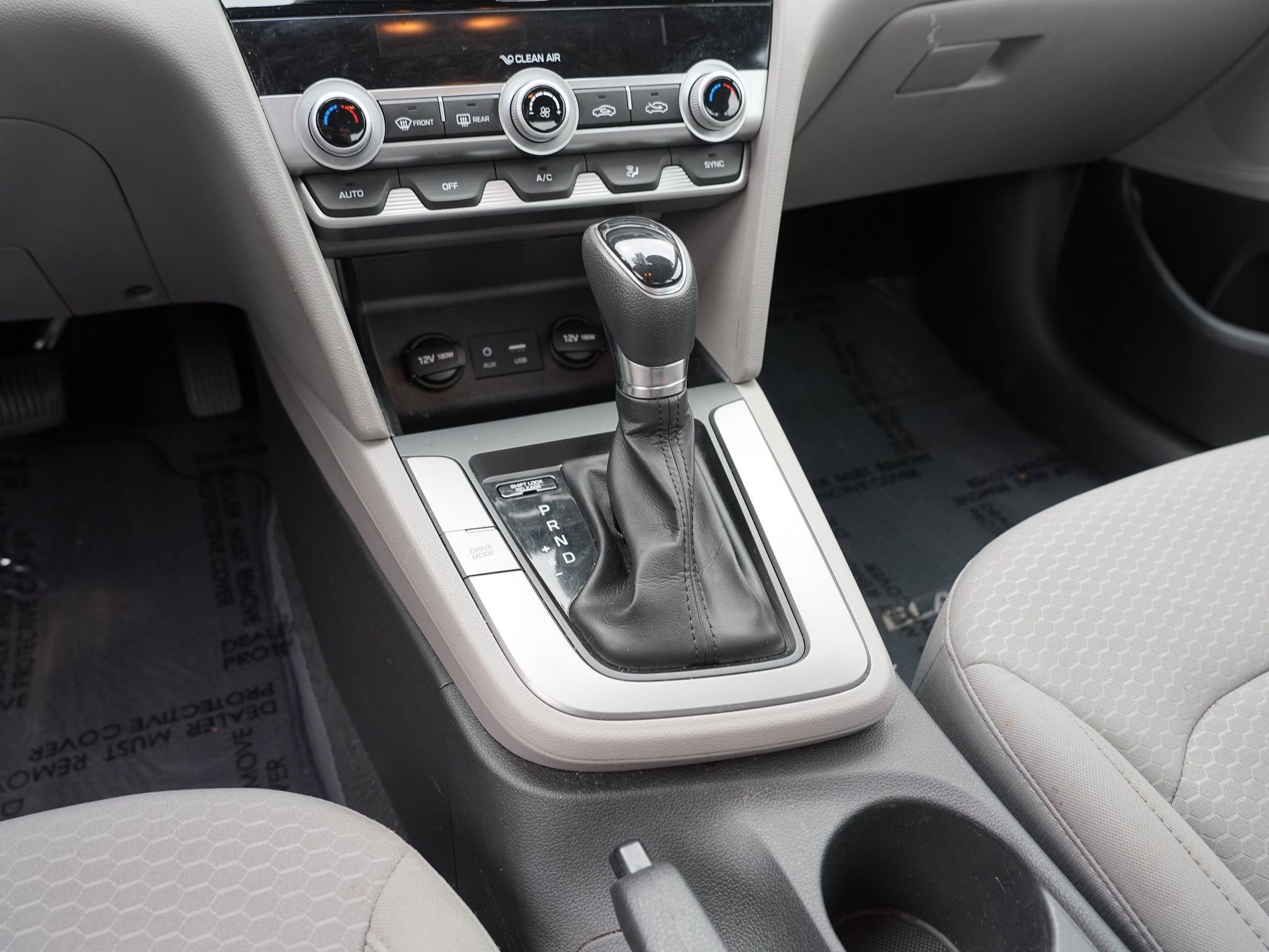 Used 2020 Hyundai Elantra SE FWD image 26