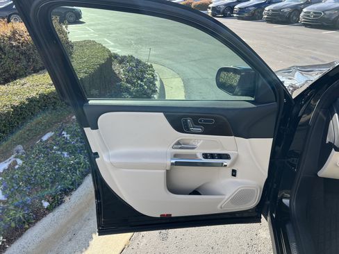 Certified 2025 Mercedes-Benz GLB 250 image 14