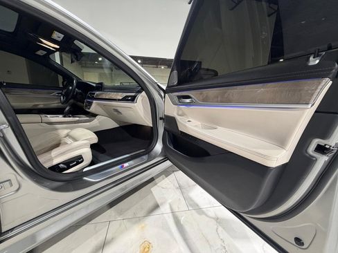 Used 2020 BMW 750i xDrive w/ Executive Package image 28