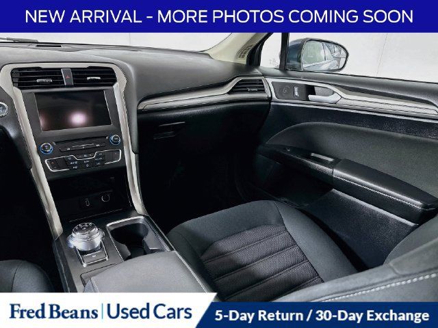 Used 2018 Ford Fusion SE w/ Fusion SE Technology Package FWD image 27