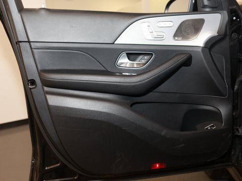 Used 2024 Mercedes-Benz GLS 450 4MATIC image 23