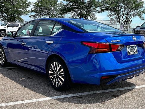 Used 2025 Nissan Altima 2.5 SV FWD image 5