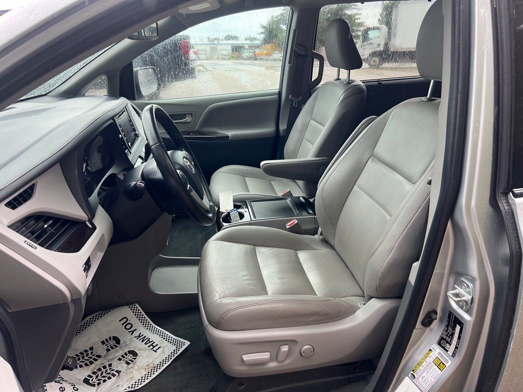 Used 2020 Toyota Sienna XLE AWD/4WD image 29