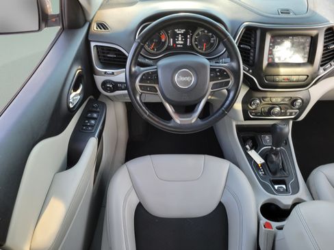 Used 2021 Jeep Cherokee Latitude Plus FWD image 9