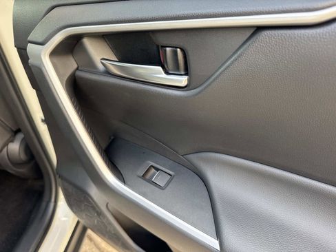 Used 2025 Toyota RAV4 XLE image 20