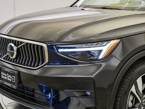 Certified 2025 Volvo XC40 B5 Ultra w/ Climate Package image 8