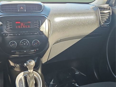 Used 2015 Kia Soul + image 16