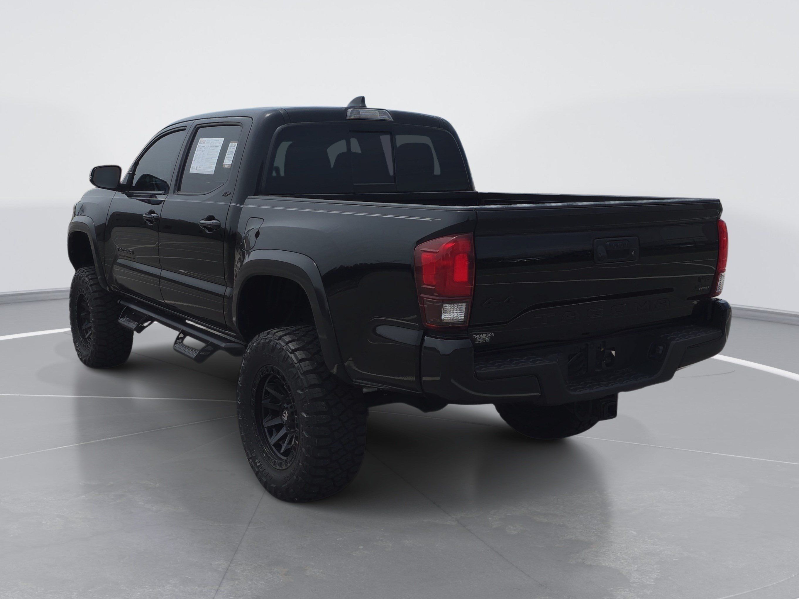 Used 2023 Toyota Tacoma SR5 w/ Technology Package AWD/4WD image 5