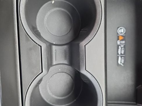 Used 2025 GMC Yukon XL Denali w/ Sun & Power Step Package image 25