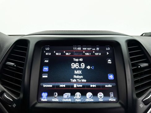 Used 2018 Jeep Cherokee Trailhawk w/ Quick Order Package 27L AWD/4WD image 17