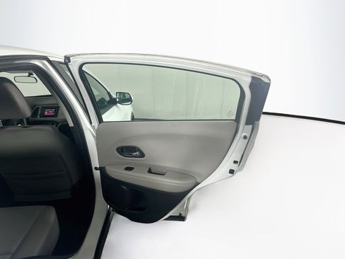 Used 2018 Honda HR-V LX image 27