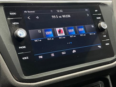 Used 2020 Volkswagen Tiguan SE image 28