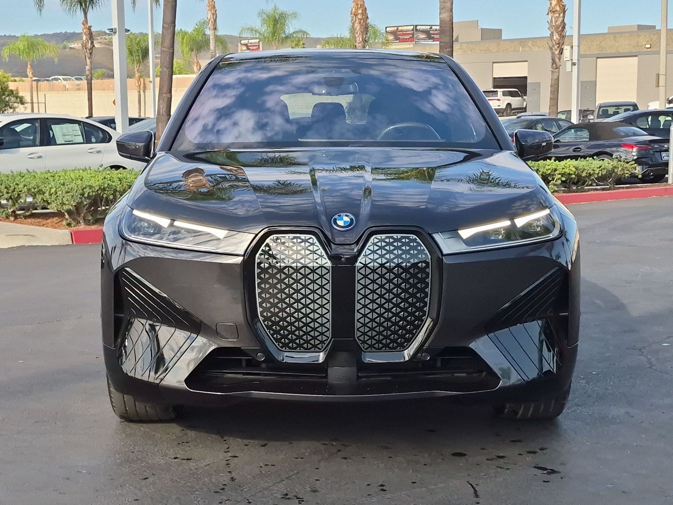 Used 2024 BMW iX xDrive50 w/ Premium Package AWD/4WD image 3