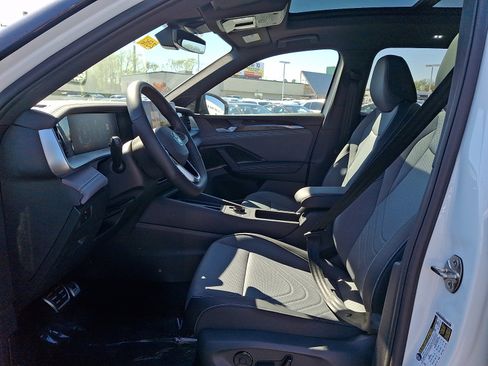 New 2026 Volkswagen Tiguan SE R-Line AWD/4WD image 9