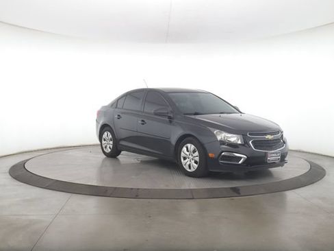 Used 2015 Chevrolet Cruze LS FWD image 2