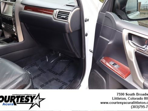Used 2016 Lexus GX 460 w/ Premium Package AWD/4WD image 33