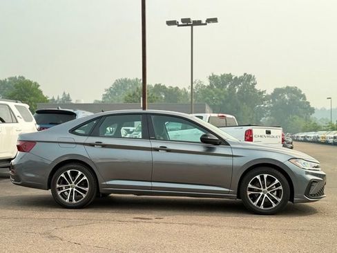 Used 2025 Volkswagen Jetta Sport FWD image 30