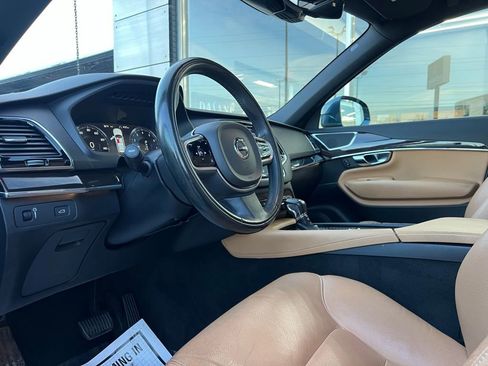 Used 2018 Volvo XC90 T5 Momentum w/ Convenience Package image 2