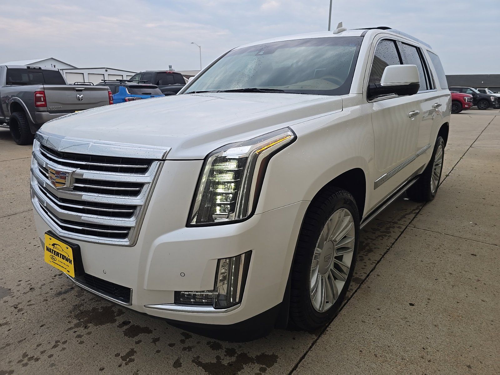 Used 2016 Cadillac Escalade Platinum AWD/4WD image 4