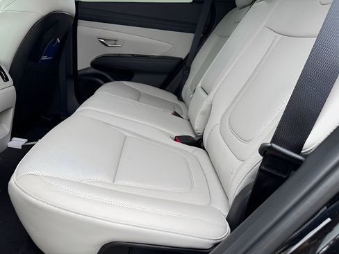Certified 2025 Hyundai Tucson Limited FWD image 15