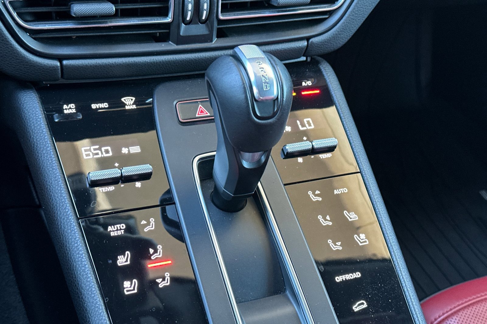 Used 2024 Porsche Macan AWD/4WD image 22