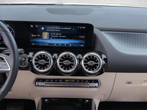 Used 2025 Mercedes-Benz GLA 250 image 14