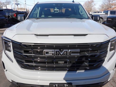 Used 2024 GMC Sierra 1500 Elevation w/ Elevation Premium Package image 6