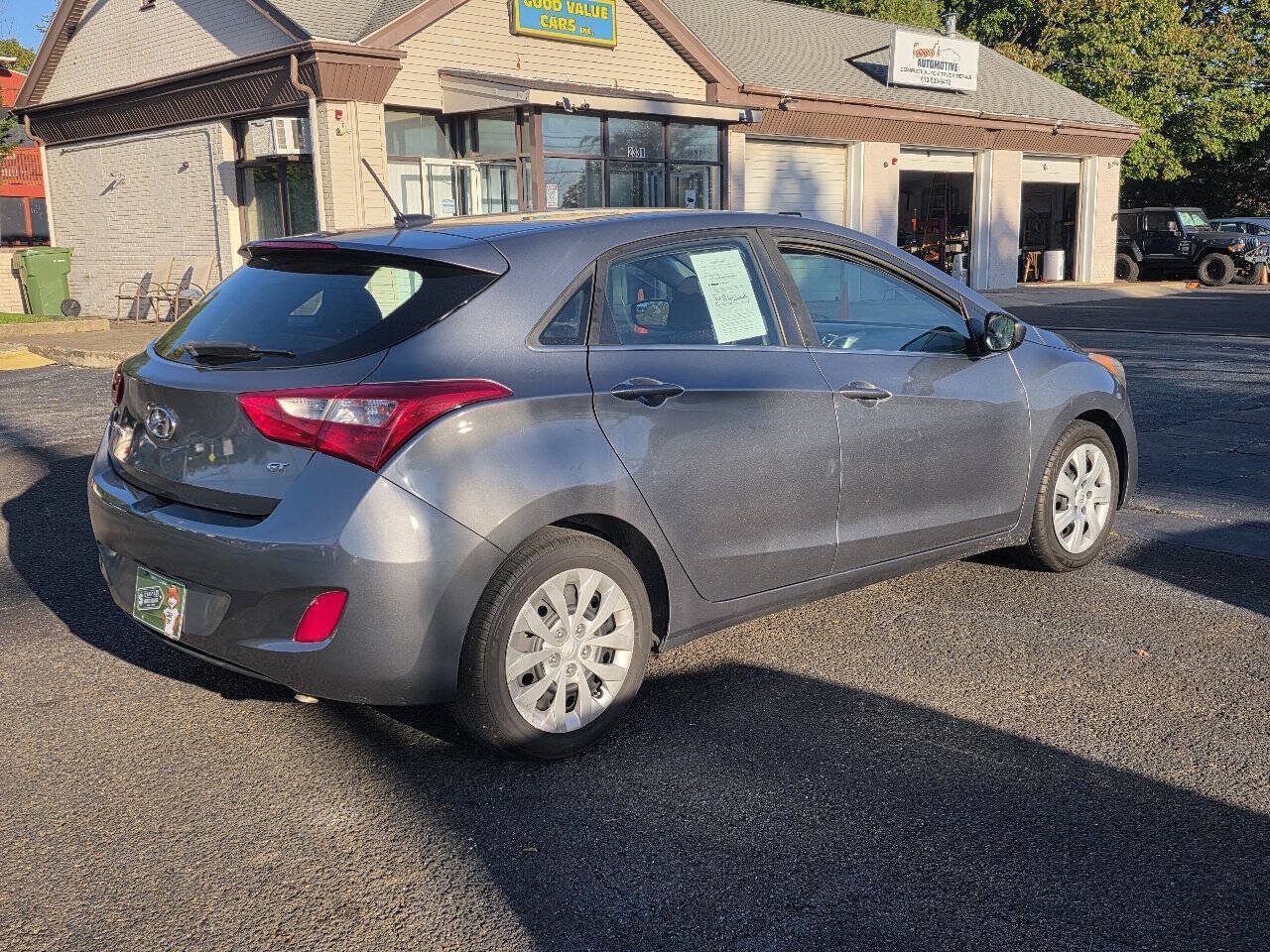 Used 2017 Hyundai Elantra GT FWD image 8