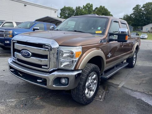 Used 2011 Ford F250 Lariat w/ Lariat Interior Pkg AWD/4WD image 3