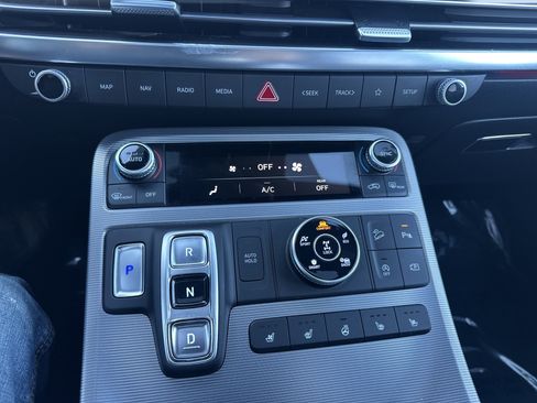 Used 2023 Hyundai Palisade Calligraphy image 17