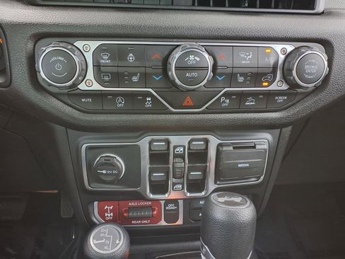 Used 2024 Jeep Wrangler Unlimited Sport AWD/4WD image 25