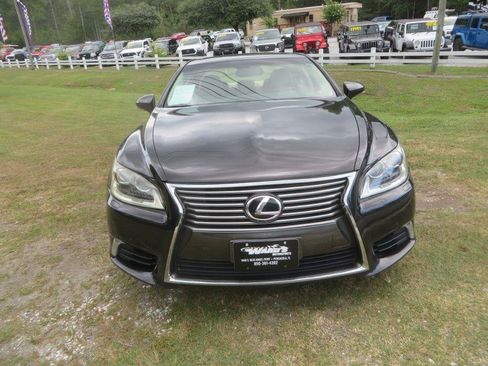 Used 2016 Lexus LS 460 AWD w/ Comfort Package image 3