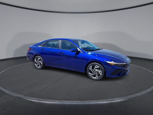 New 2026 Hyundai Elantra Limited FWD image 9