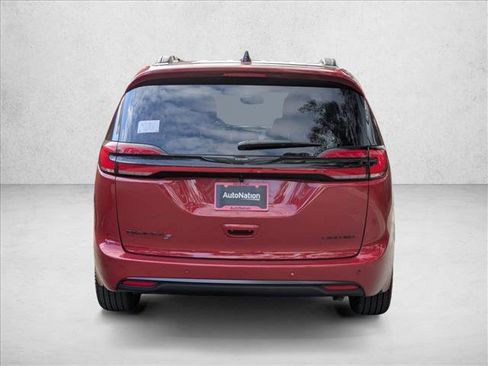 New 2026 Chrysler Pacifica Limited w/ S Appearance Package FWD image 6